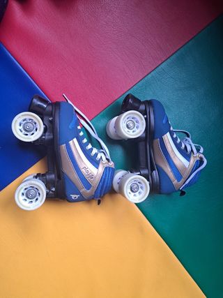 Patines 4 ruedas, marca playlife. Muy molones!