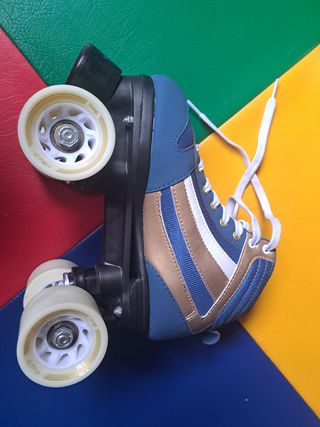 Patines 4 ruedas, marca playlife. Muy molones!