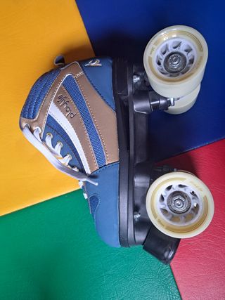Patines 4 ruedas, marca playlife. Muy molones!