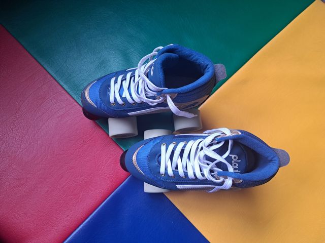 Patines 4 ruedas, marca playlife. Muy molones!
