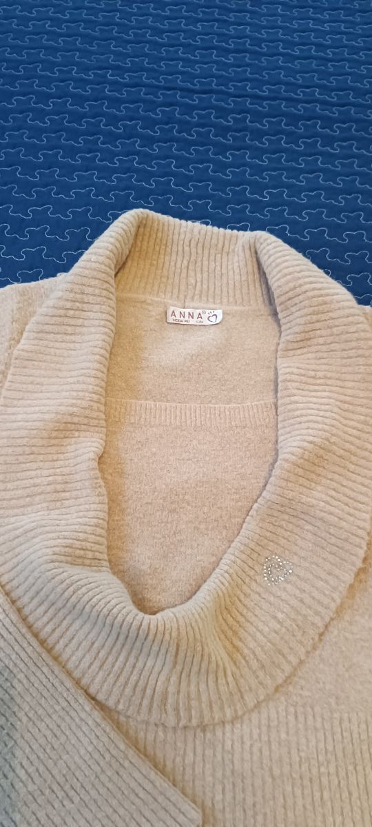 Maglioncino scollo a bicchiere