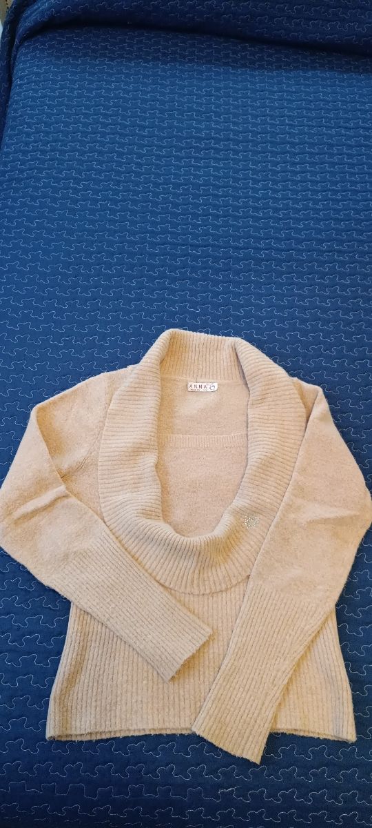 Maglioncino scollo a bicchiere