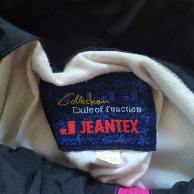 Impermeable vintage fucsia y negro