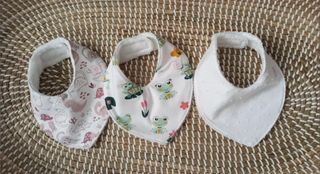 Pack baberos bandana + chupetero