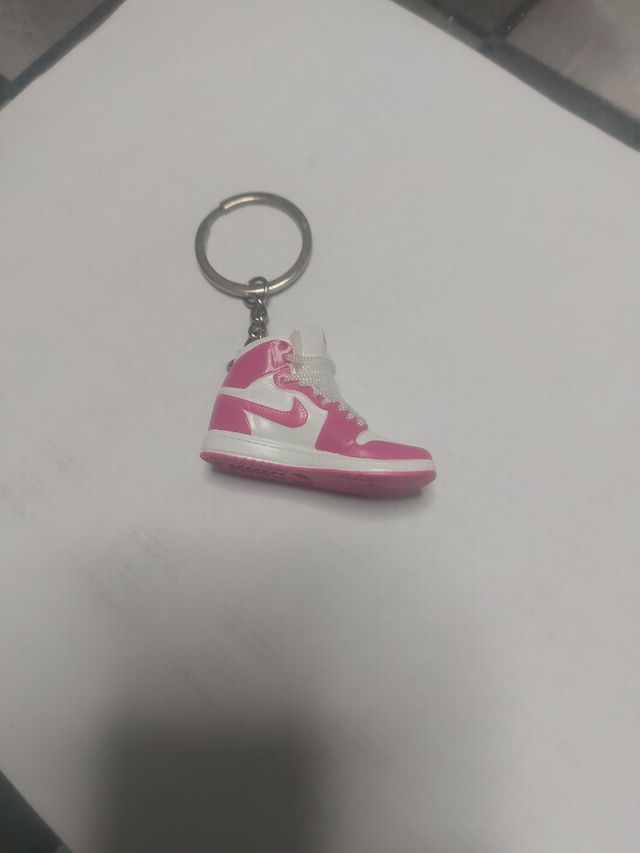 Portachiavi scarpe jordan bianca e lilla