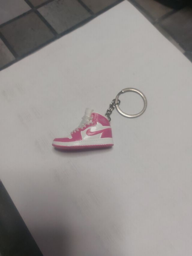Portachiavi scarpe jordan bianca e lilla