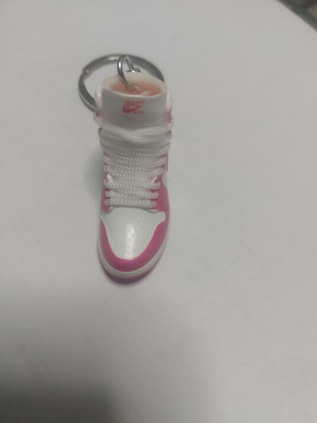 Portachiavi scarpe jordan bianca e lilla