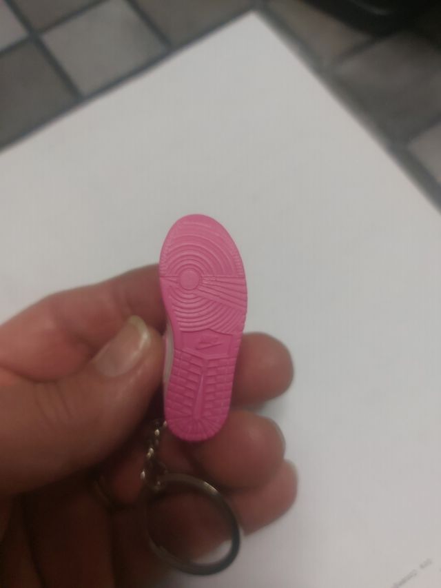 Portachiavi scarpe jordan bianca e lilla