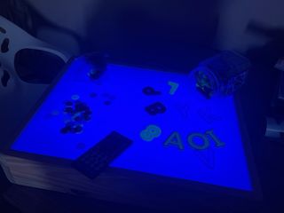Mesa de luz con accesorios