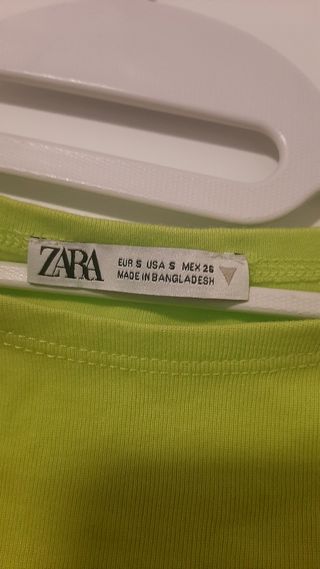 Camiseta corta/ Top Zara