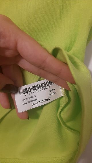 Camiseta corta/ Top Zara