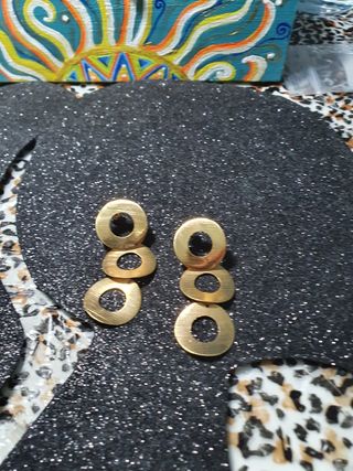 Pendientes dorados largos