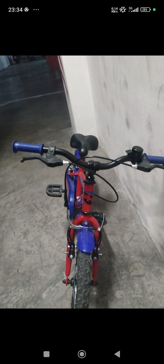 Bicicleta de 14 pulgadas.