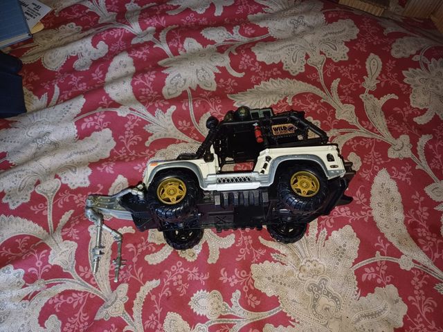 COCHE JEEP DE JUGUETE