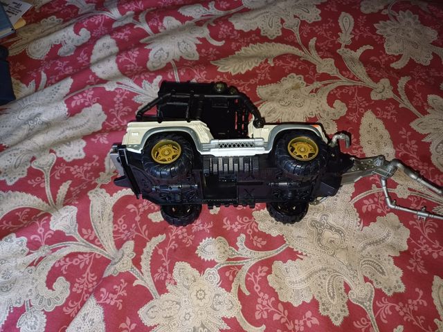 COCHE JEEP DE JUGUETE