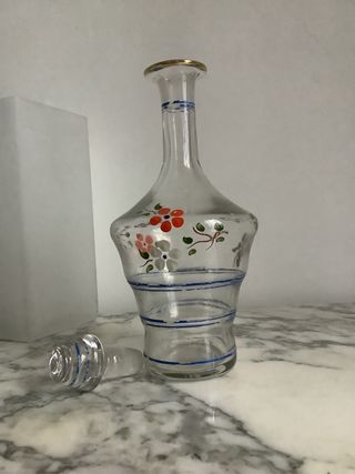 Jarron de vidrio pintado a mano