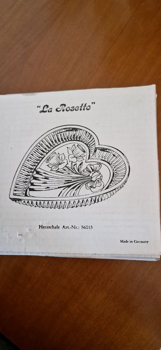 Plato cristal, forma corazón, de Anna Hutte.