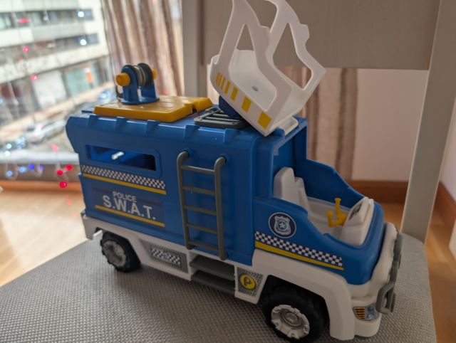 Furgón policía Pin y Pon