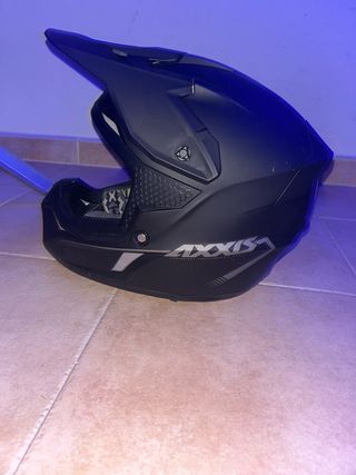 Casco axxis