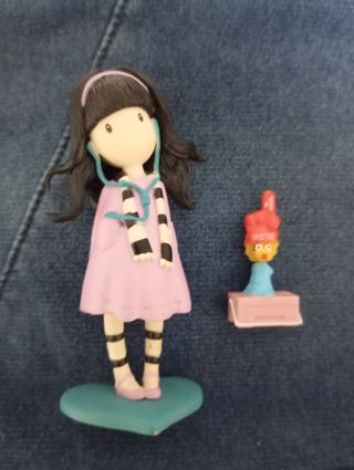 Bisutería, pulseras hechas a mano, anillos, muñeco