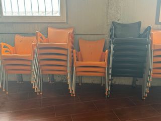 Tavoli e sedie da bar. Terrazza Gelateria