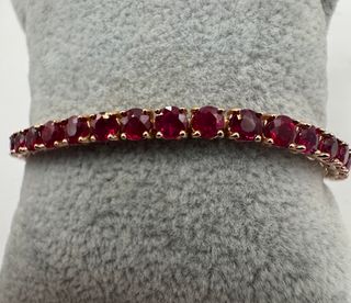 Pulsera de oro rosa de 18 kt con rubíes 10.00 ct