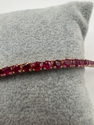 Pulsera de oro rosa de 18 kt con rubíes 10.00 ct