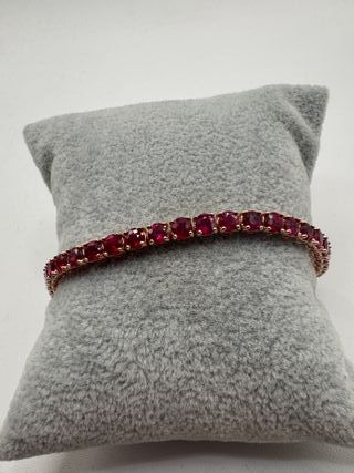 Pulsera de oro rosa de 18 kt con rubíes 10.00 ct