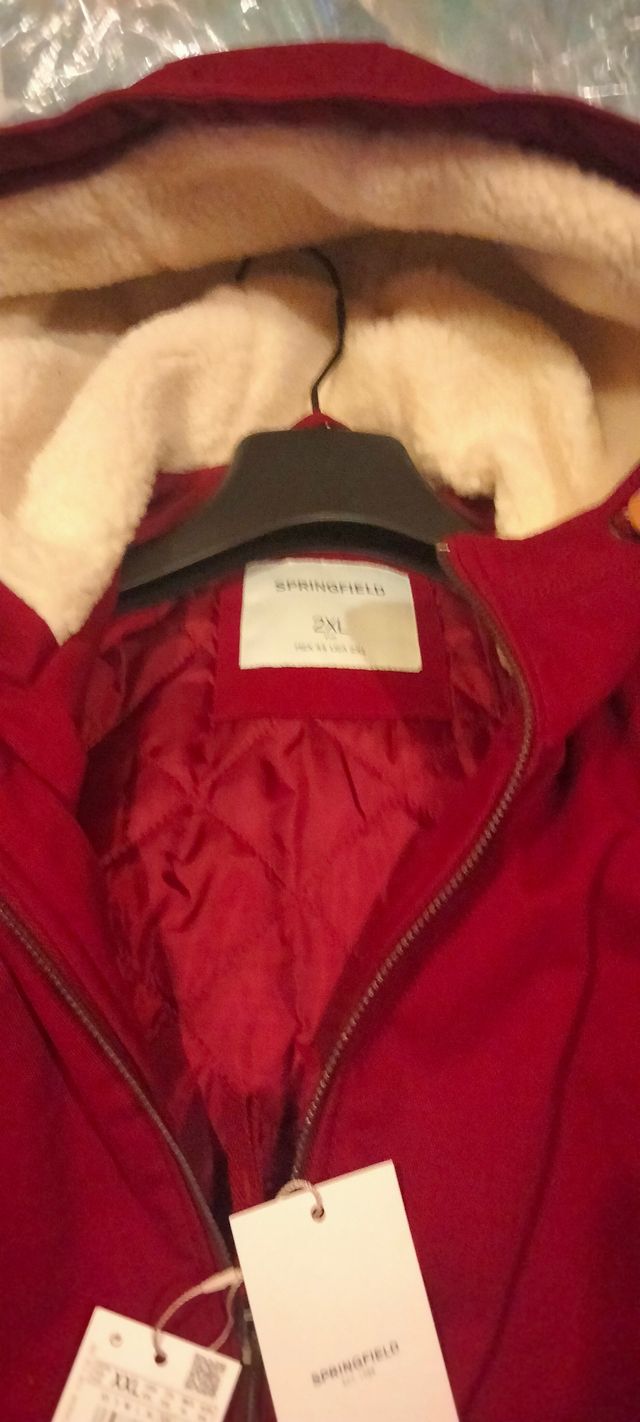 Cazadora bómber con capucha