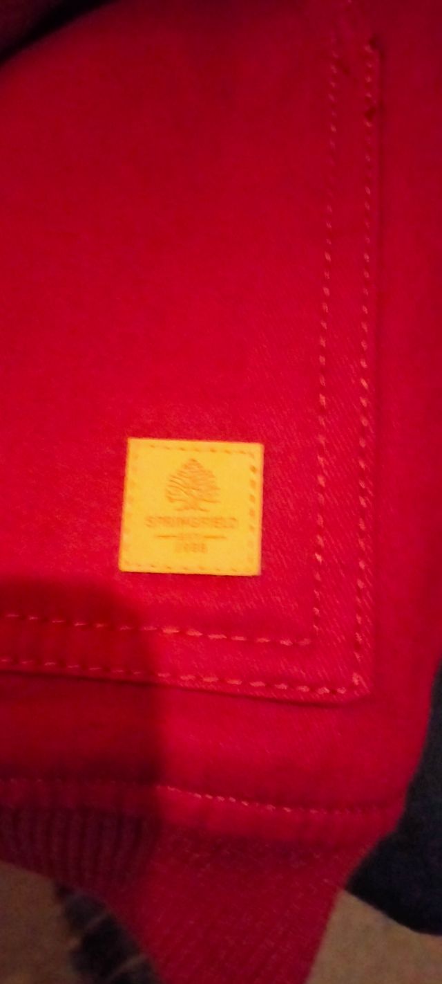 Cazadora bómber con capucha