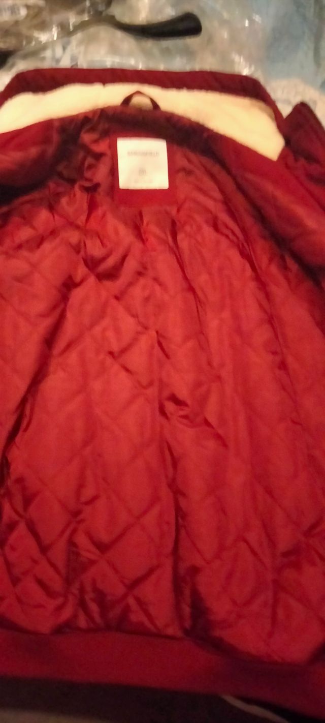 Cazadora bómber con capucha