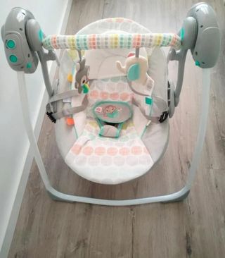 Bright Starts Hamaca Columpio mecedora con música.