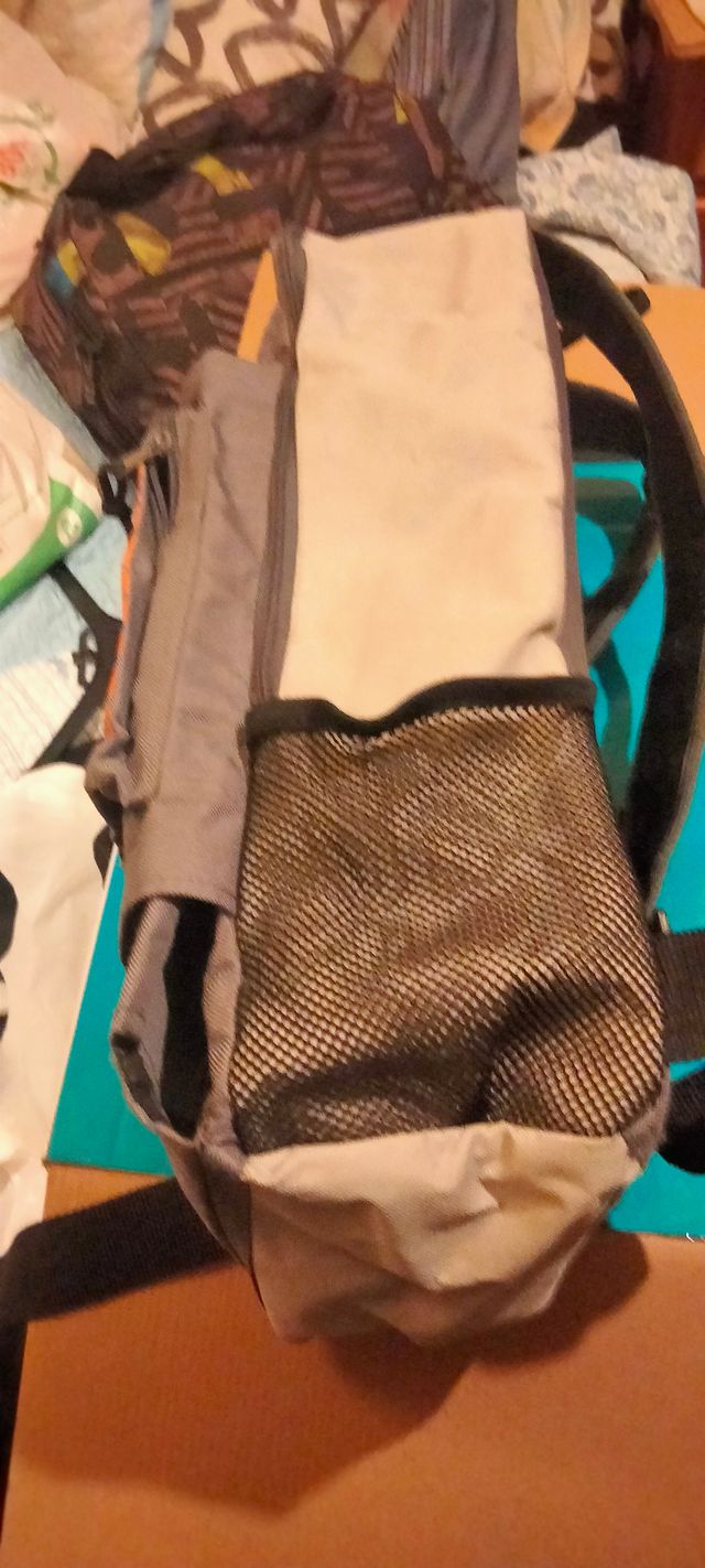 Mochila con sistema para transportar skateboar