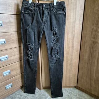 Pantalón vaquero pitillo roto