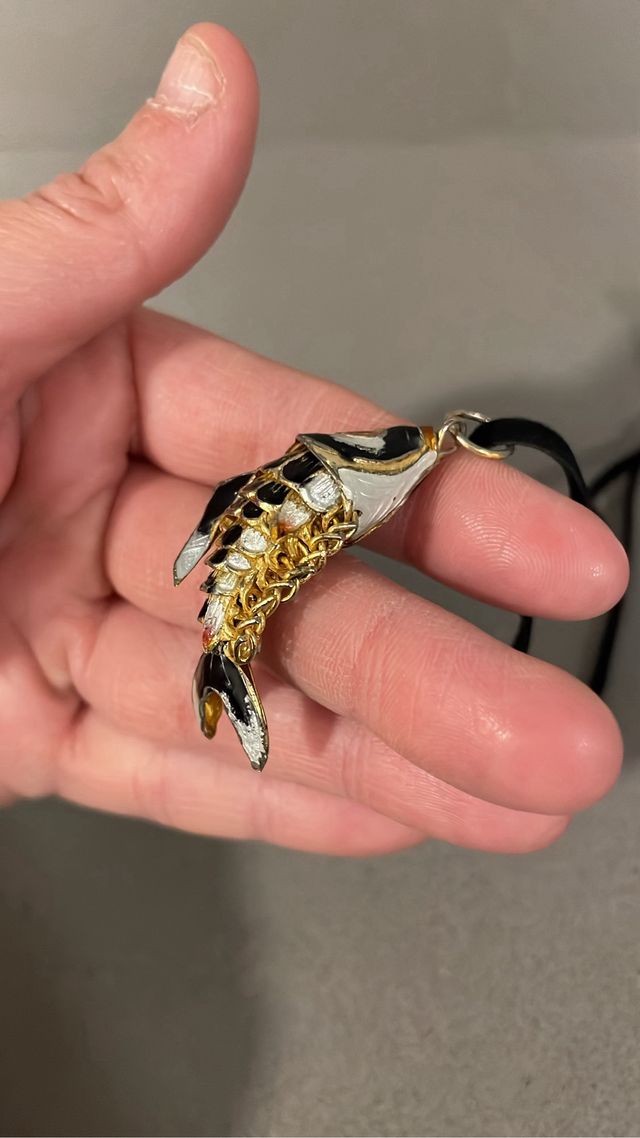 Collar largocon colgante de pez carpa esmaltado