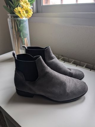 Botines de ante gris
