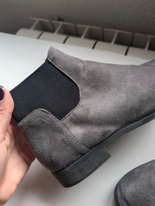 Botines de ante gris