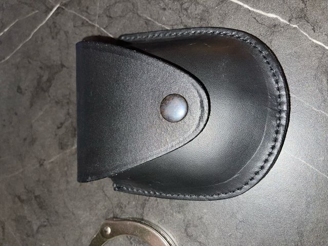 Grilletes/esposas y funda nuevos a estrenar 