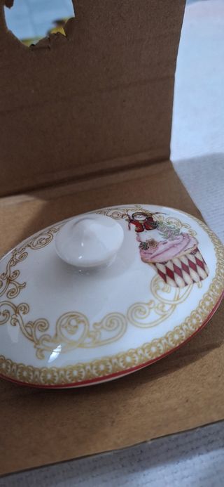 Teiera con decori festivi