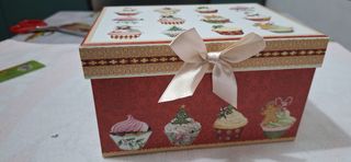 Teiera con decori festivi