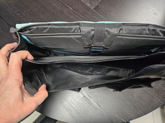 BORSA PIQUADRO IN PELLE NERA