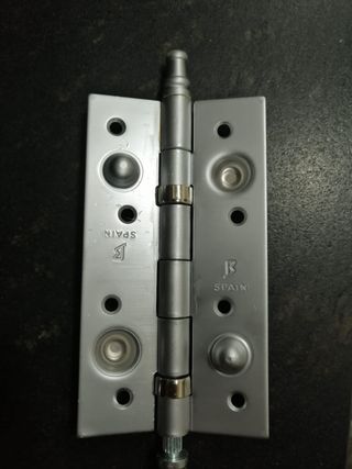 4 bisagras de seguridad. 