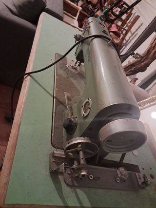 Maquina de coser REFREY