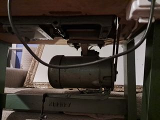 Maquina de coser REFREY