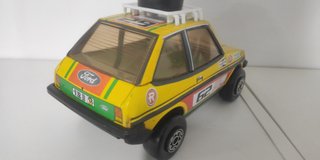 coche juguete Ford fiesta antiguo