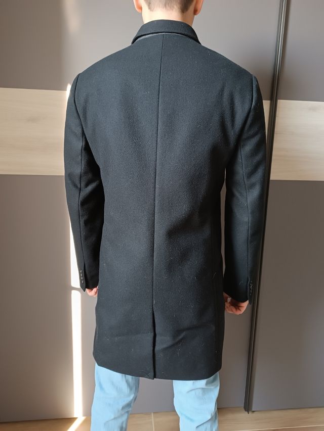 Cappotto elegante uomo. Sisley