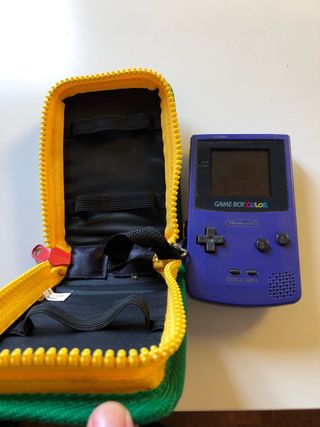 Gameboy Color con funda.