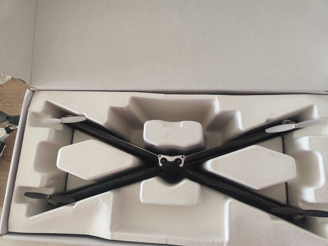 Material y piezas drones