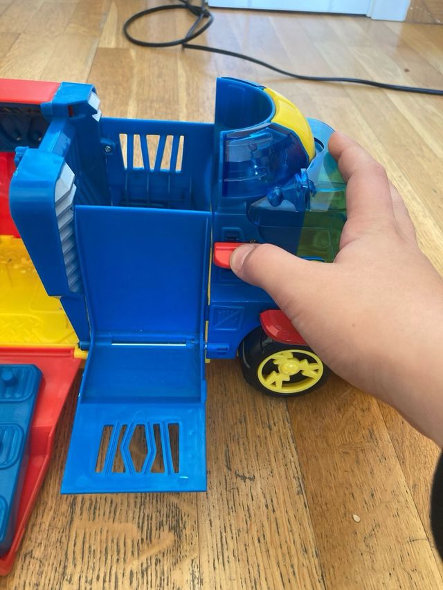 Superthings Rescue Truck