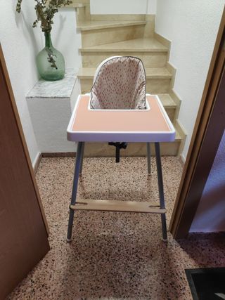 Trona Ikea con accesorios